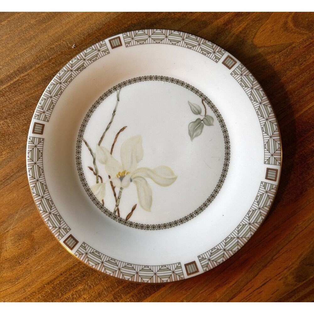 Royal Doulton England White Nile 8" Salad Dessert Plate